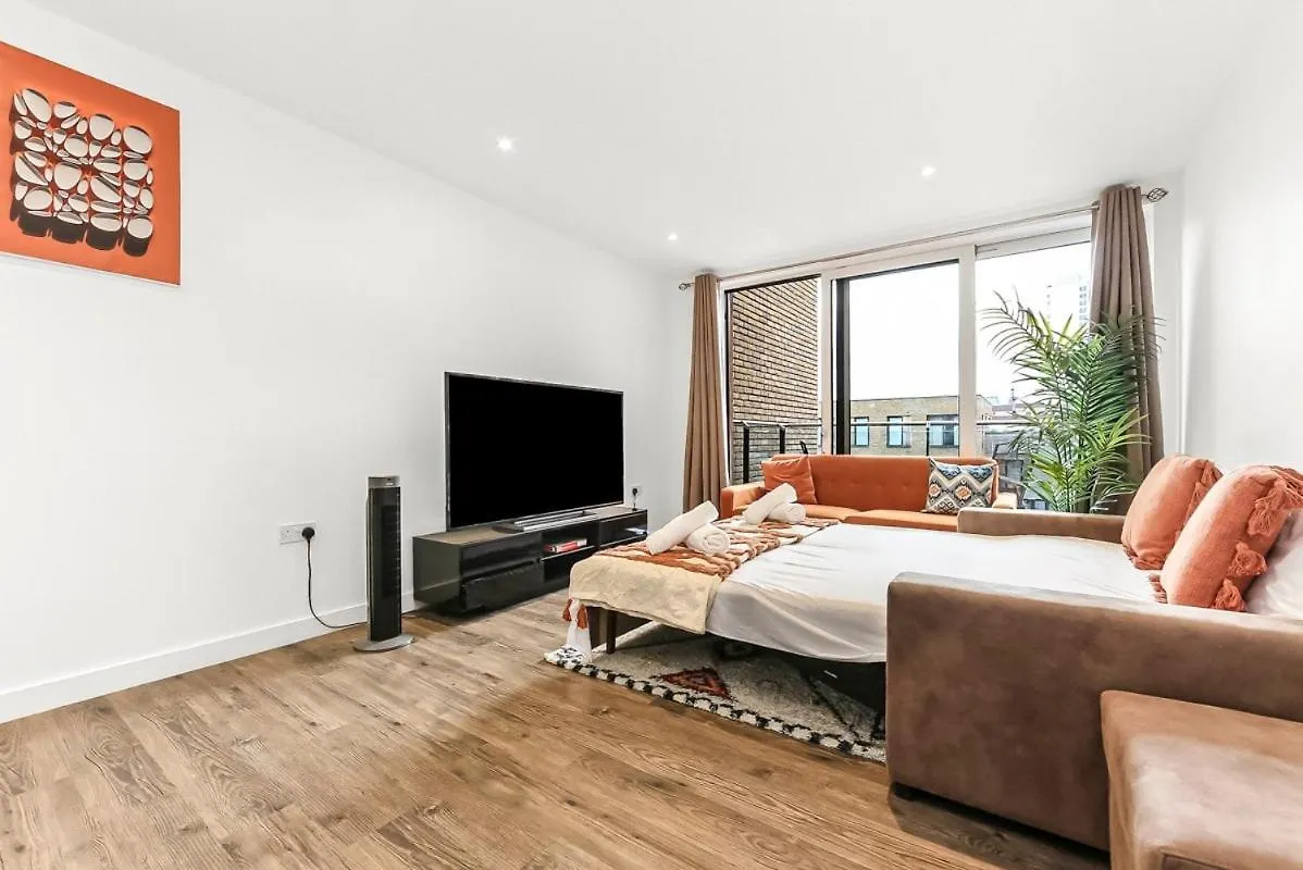 Modern 2 Bed 2 Bath Flat With Balcony Surrey Quays Apartment London