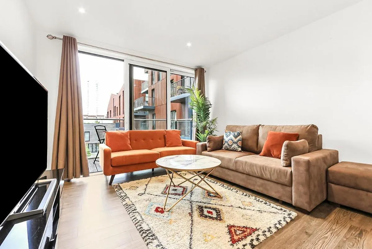 Modern 2 Bed 2 Bath Flat With Balcony Surrey Quays Apartment London